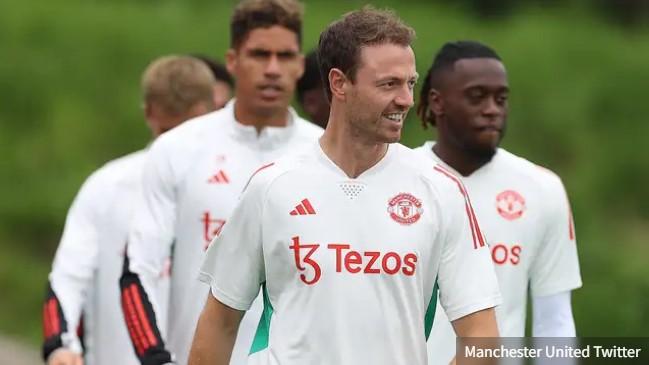 Evans rejoins Manchester United