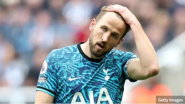 Kane refuse to sign
