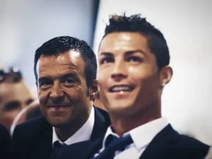 how much do football agent make
